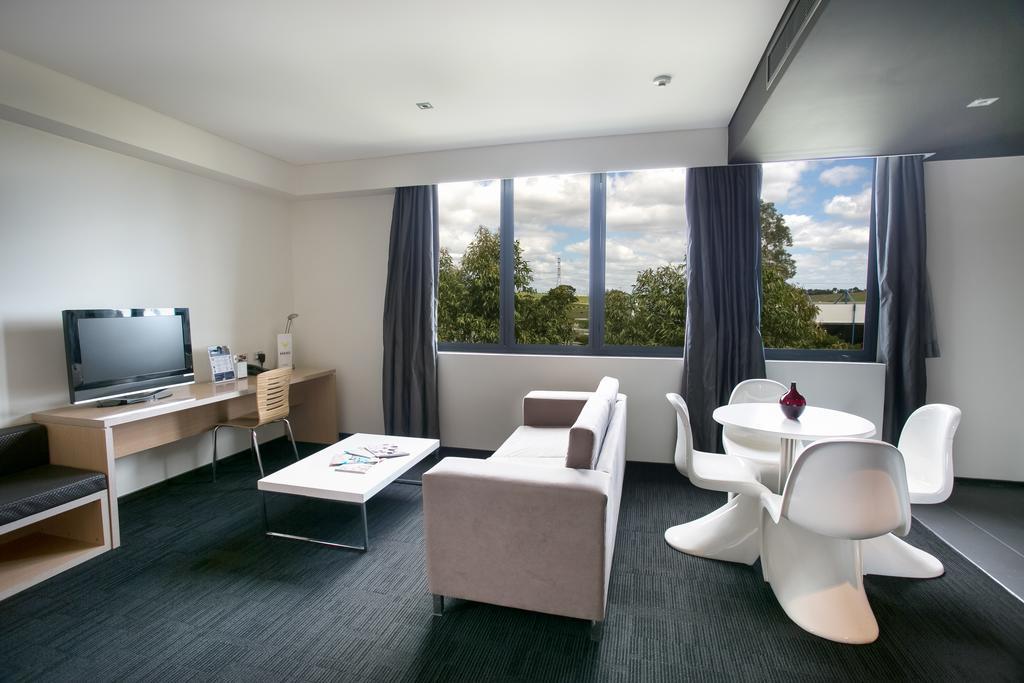 Alpha Hotel Eastern Creek Екстер'єр фото